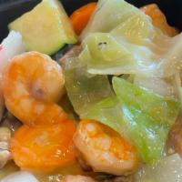 Seafood Combination  · Light white sauce, shrimp, scallop, crabmeat, mixed vegetable with choice of rice