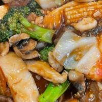 Happy Family · Jumbo shrimp, pork, beef, chicken, crabmeat, vegetables with rice