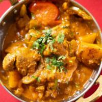 Vindaloo · A zesty curry sauce cooked with onions, bell peppers & potatoes, with paprika & tamarind