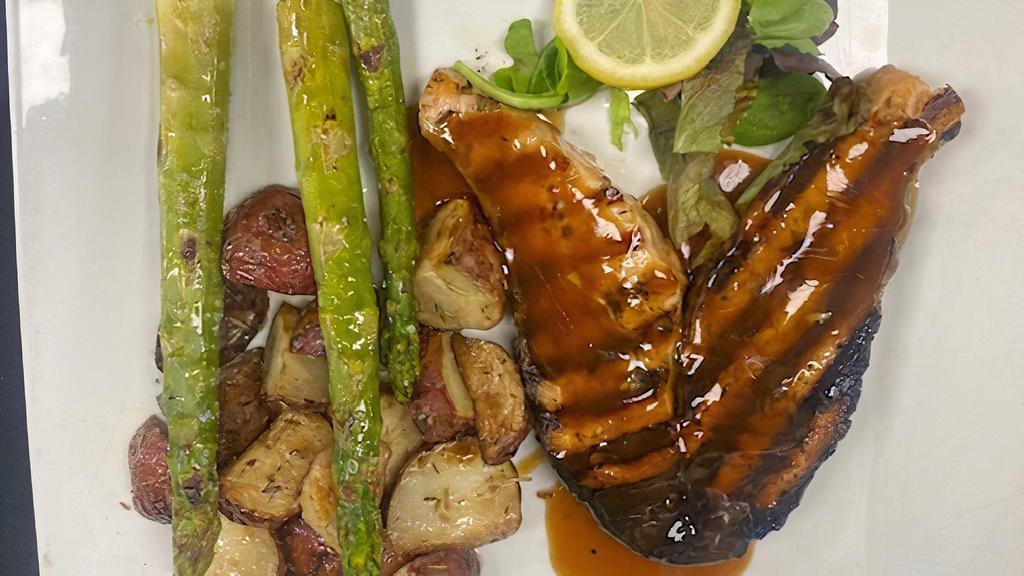 Lambeau’S Grilled Salmon  · 10oz salmon steak, marinated in an Asian ginger sauce, served with grilled asparagus and roasted redskin potatoes.