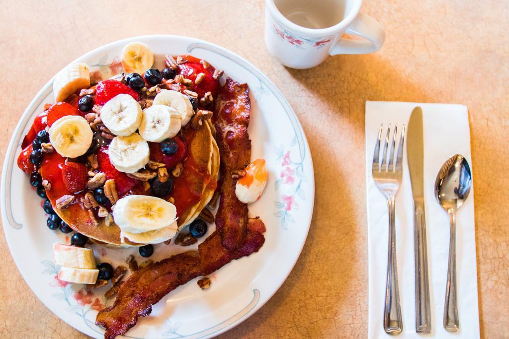 Family Pancake House · Breakfast · American · Sandwiches · Desserts