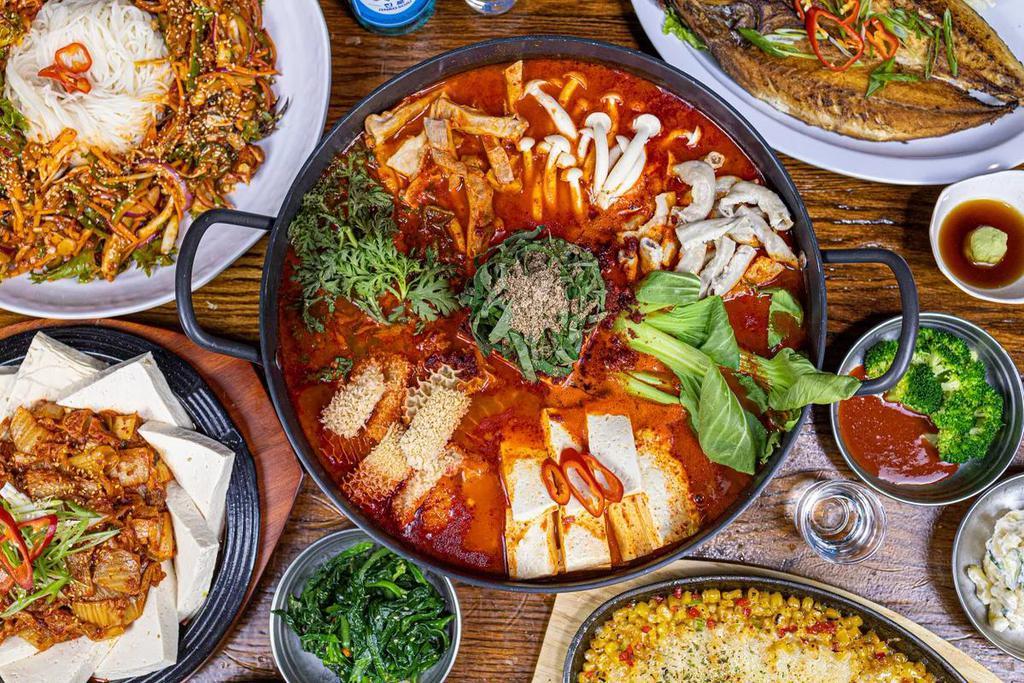 Napal Baji Korean Pub · Korean · Soup · Chicken · Salad