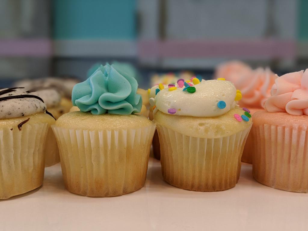 Fat Cupcake · Desserts · Bakery