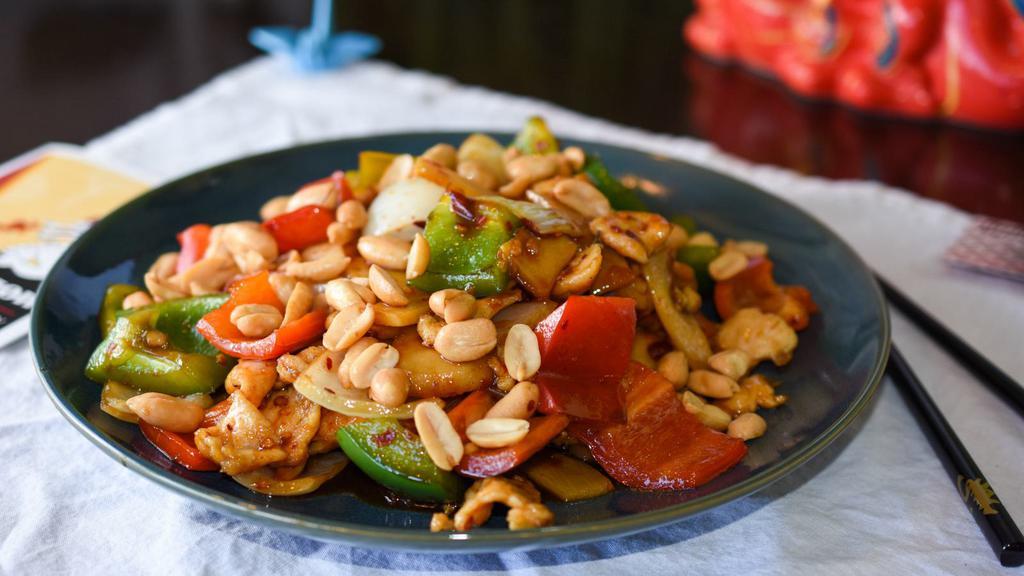 Kung Pao · Spicy. The classic sichuan dish, wok-seared with red and green peppers, onion, dry chili pepper, sichuan peppercorn and honey glazed peanuts tossed in our classic spicy sichuan sauce.