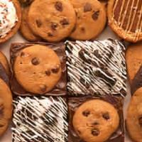 Platters - Toll House Party Planner · This platter brings the party! Includes: 6 Classic Cookies 24 Chocolate Chip Mini Cookies 4 ...