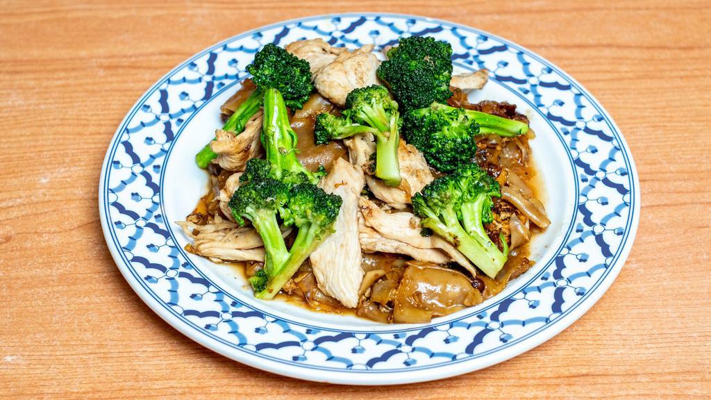 Pad See-Ew · Fresh wide noodles stir-fried with egg and broccoli in a sweet soy sauce. Choose from tofu, chicken or pork. Beef or prawns for an additional charge.