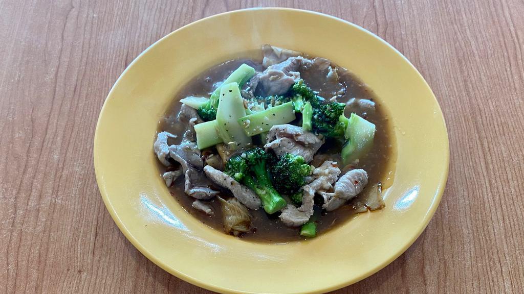 Rad Na · Fresh wide noodles stir-fried with broccoli and topped with a Thai style gravy. Choose from tofu, chicken or pork. Beef or prawns for an additional charge.