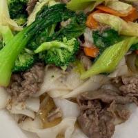  Hủ Tiếu Xào Bò · Stir-Fried Rice Noodle with Beef and Vegetables.