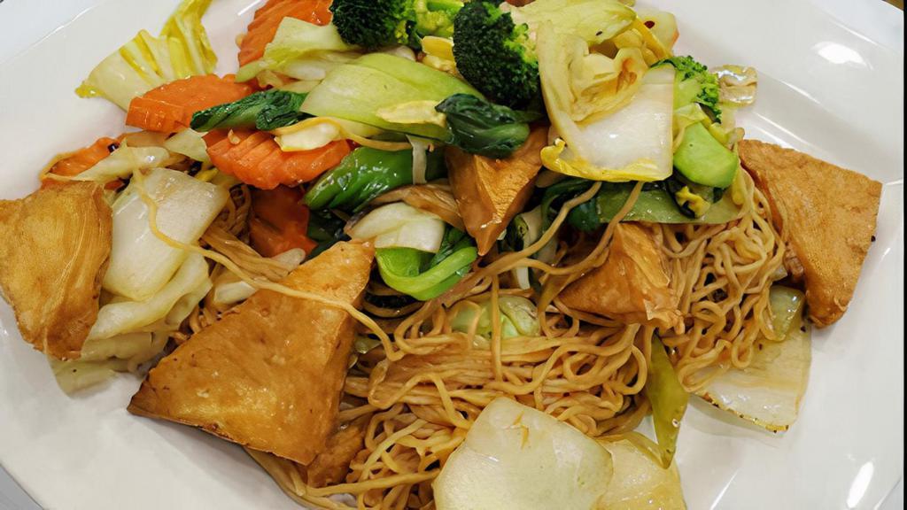 Mì Xào Chay · Stir-Fried Egg Noodle with Fried Tofu and Mixed Vegetables.