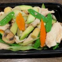 (D13 )Moo Goo Gai Pan  · Served with steamed rice, brown rice or fried rice and egg roll.