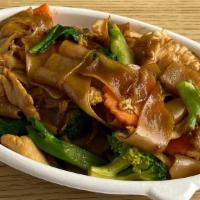 Pad See Ew · Choice of meat stir fried flat rice noodle with egg, Chinese broccoli, broccoli, and carrot.