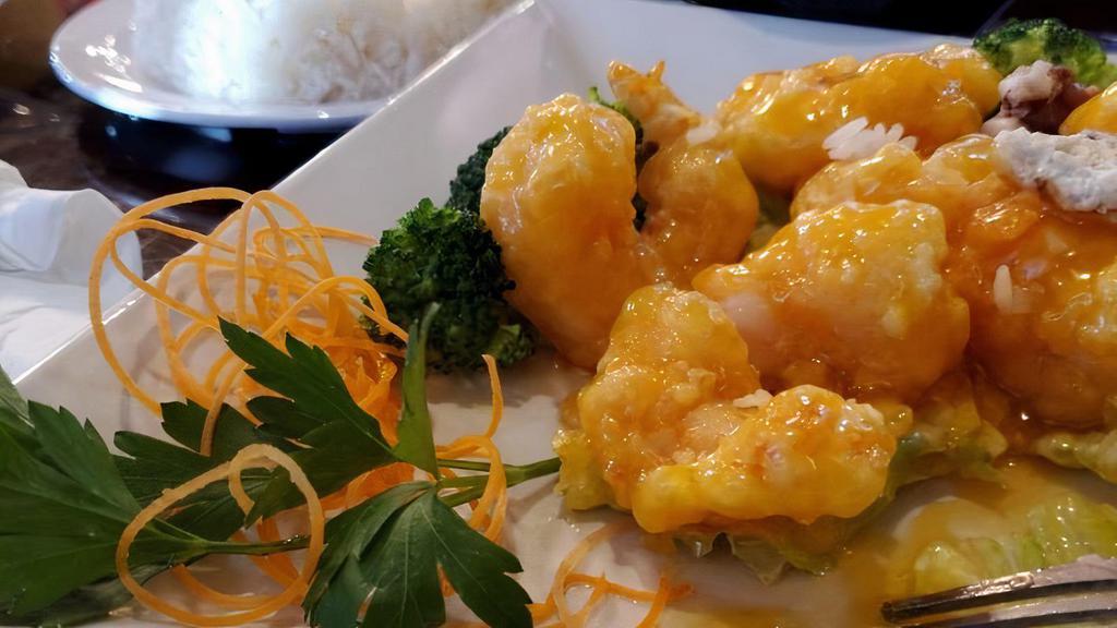 Lemon Honey Walnut Shrimp 核桃虾 · Jumbo shrimp, broccoli, lettuce with chef's lemon honey cream sauce mix and walnuts.