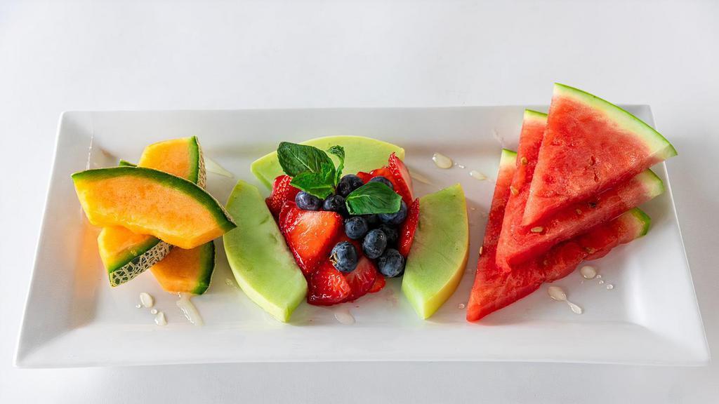 Fresh Fruit Board · Chef's daily selection of the best fruits of the season.