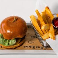 Kids Cheeseburger · Cheddar cheese, tomato, lettuce, pickles, choice of hash potatoes, French fries or fresh fru...