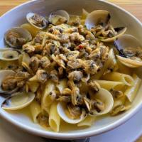 Gf Pasta & Clams · Hard shell & baby clams in a white wine sauce