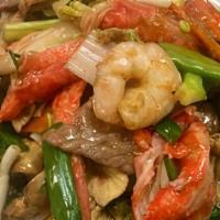 Happy Family · Beef, chicken, shrimp Stir-fried with mixed vegetables in a brown garlic sauce.