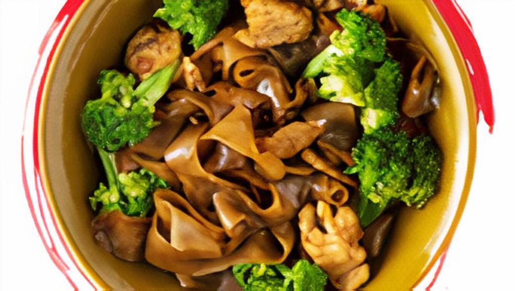 Pad Siew ** · Rice noodles, broccoli, egg in a special dark soy cooking sauce.