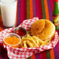 Chesseburger · Burger with cheese served with French fries. Hamburguesa con queso servido con papas fritas