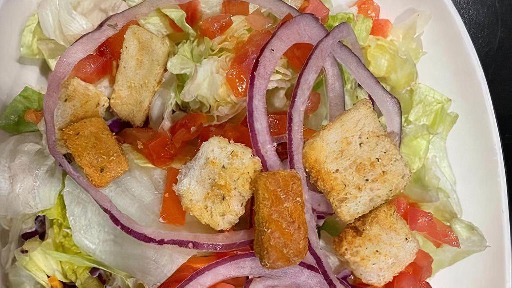 Green Side Salad · Mixed greens, cucumber, tomato, croutons, carrots and cabbage