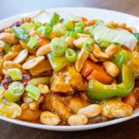 Kung Po Chicken,General Tso Chicken With Lomein & Egg Roll · 