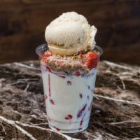 Fresas Alebrije · Fresh strawberries, cream, pecans, vanilla ice cream, whipped cream and sprinkles.