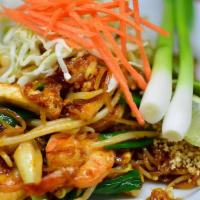 N1 Pad Thai · Stir fried thin rice noodles, egg, bean sprouts, green onion, ground peanuts