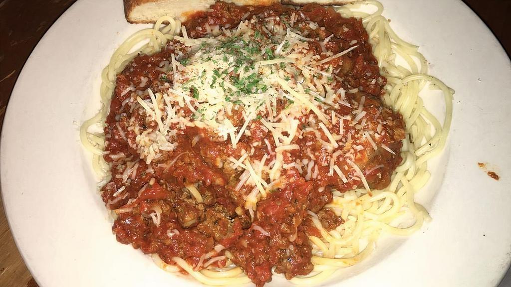Spaghetti Marinara · Spaghetti marinara.