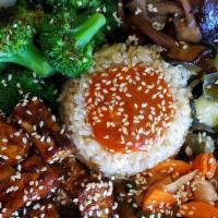 Bibimbap · Marinated Tempeh, Roasted Broccoli, Shitake Mushroom, Seaweed Pickle, Kimchi, Brown rice, Sp...