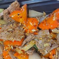 5. Garlic & Black Pepper · Garlic and black pepper, stir fried with onions, carrots and bell peppers.