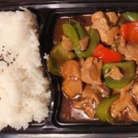 Braised Mushroom Chicken Rice 黄焖鸡米饭 · [SPECIAL IN HOUSE]
Braised chicken and mushroom cooked with bell peppers.
