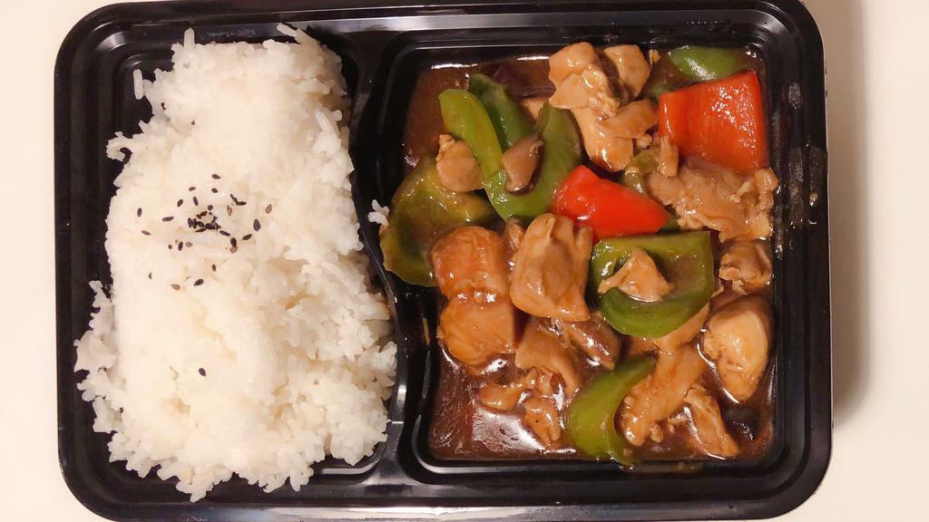 Braised Mushroom Chicken Rice 黄焖鸡米饭 · [SPECIAL IN HOUSE]
Braised chicken and mushroom cooked with bell peppers.
