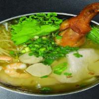 Mi Thập Cam · Egg noodle soup with chicken, pork, shrimp and fish balls
