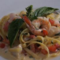 Northwest Seafood Fettuccine With Parmesan-Basil Sauce · Prawns, scallops, bay shrimp, cod & roasted red pepper, white wine & seafood stock.