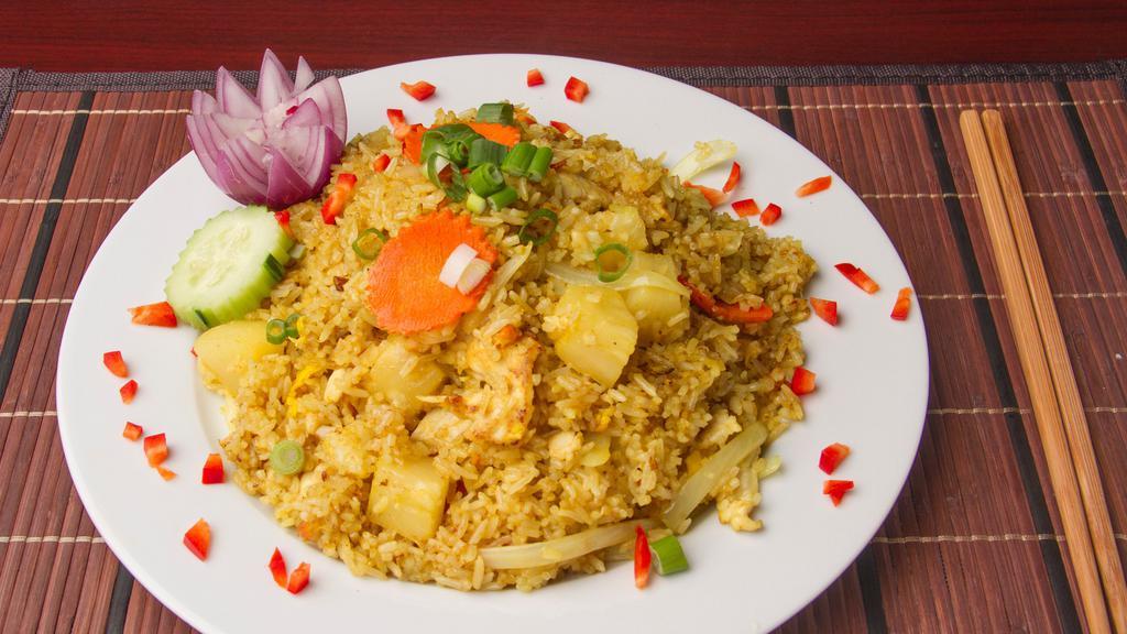 Pineapple Fried Rice · Stir-fried rice with eggs, carrot, green onion, Pineapple, tomato, curry powder and roasted cashew