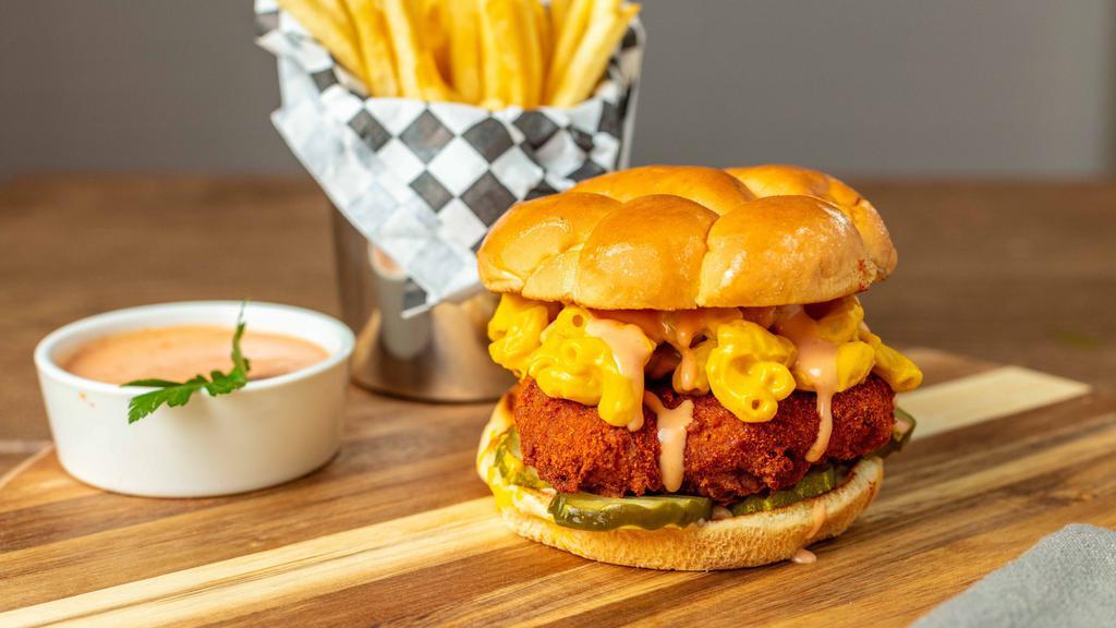 Solár Chick & Cheese Combo · Classic Solár Hot chicken sandwich topped with Mac & Cheese, pickles, and Solár sauce. Served with a side of fries, Solár Sauce and a drink of your choice.
100% Plant-Based Vegan.