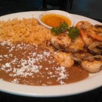 Camarones Al Mojo De Ajo · Sautéed prawns, freshly chopped garlic, mushrooms, onions and butter. Served with rice and b...