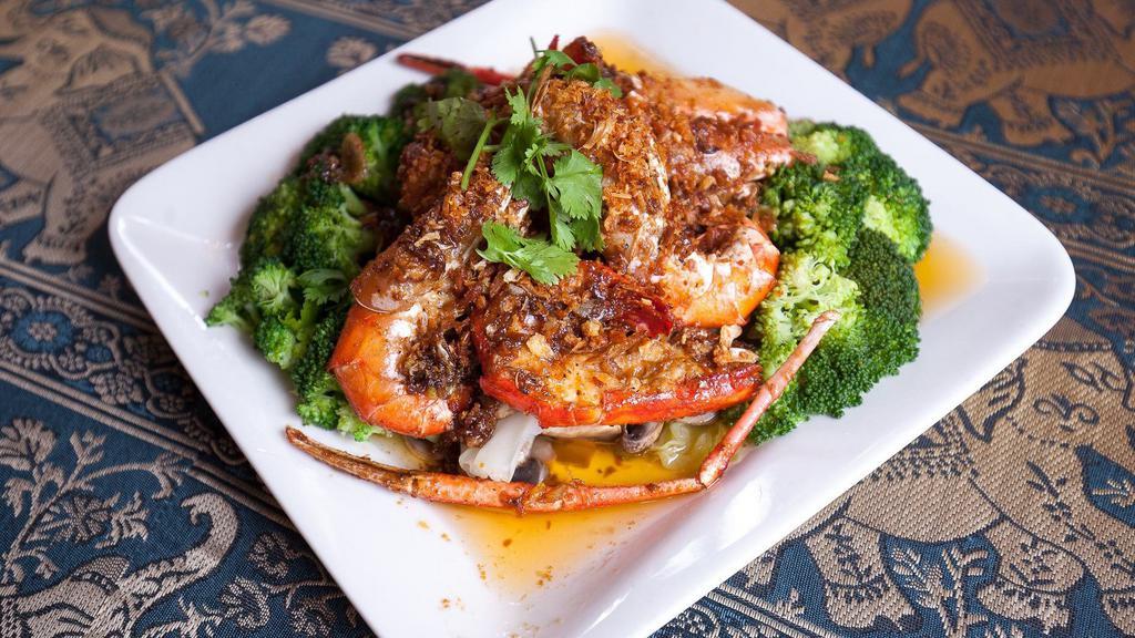 Garlic Prawn · Stir fried large prawns with garlic and black peppers served with steamed broccoli, mushrooms, and cabbage