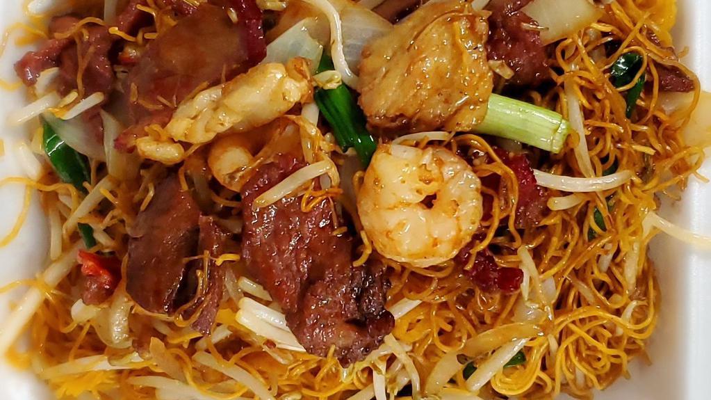 House Special Lo Mein · Soft thin angel hair egg noodles stir fry with beansprouts, onions, mixed meats and seafood