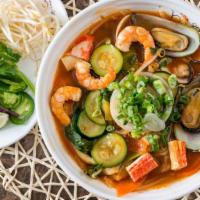 Sp 8. Seafood Spicy Soup · (shrimps, clams, mussels, squids and crab meats with beef broth).