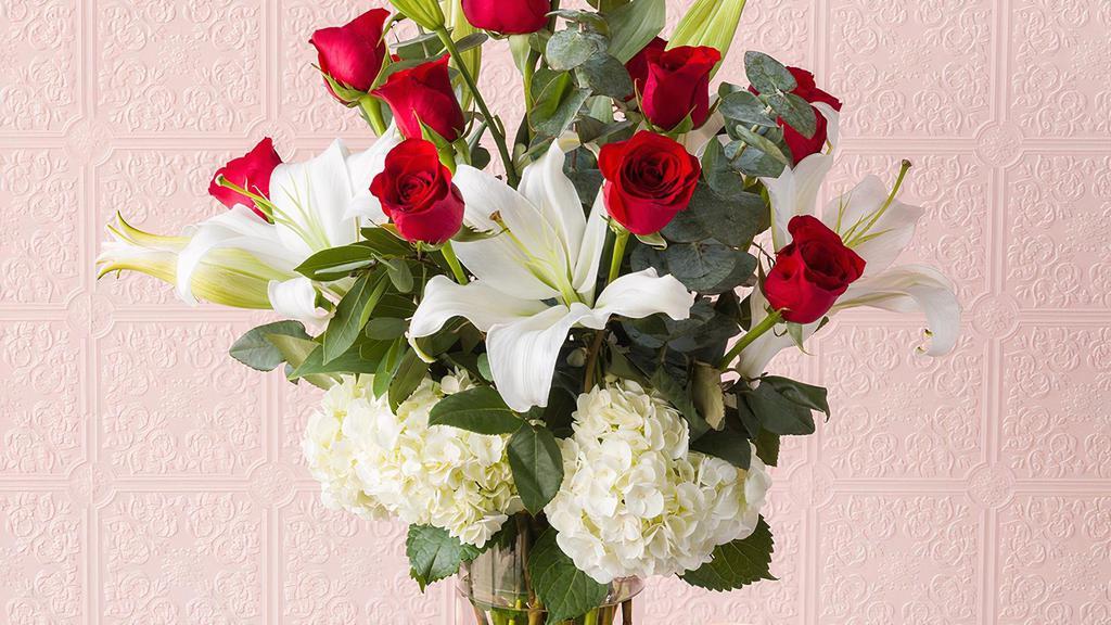 Debi Lilly Deluxe Rose Arrangement · Debi Lilly Deluxe Rose Arrangement, comes in a vase.