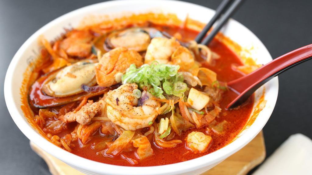 Mio Champon · Hot. Fresh noodles, champon sauce, broiled chicken shrimp, green mussel scallop cabbage, carrot, onion, green onion, and black pepper.