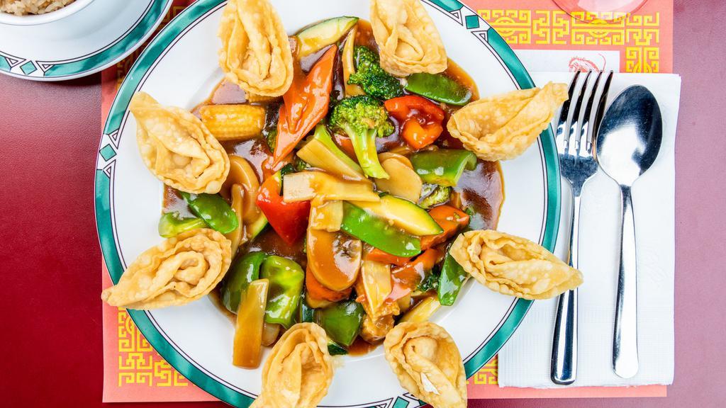Tsing Tao House Deluxe · Scallops, shrimp, chicken, beef, B.B.Q. pork well mixed with vegetables and fried wonton.
