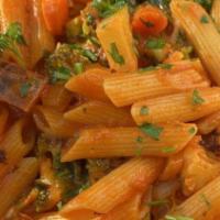 Penne Pesto Gamberetti · Prawns, shrimp, pesto, garlic, in cream sauce.