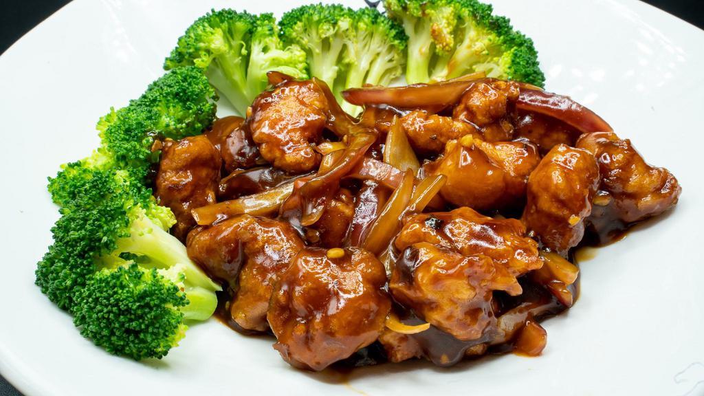 General Tso'S Chicken · Crispy white meat chicken with broccoli  & spicy sauce.