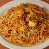 Singapore Chow Mei Fun · Hot and spicy. Thin rice noodle. Shrimp, roast pork & chicken curry sauce.