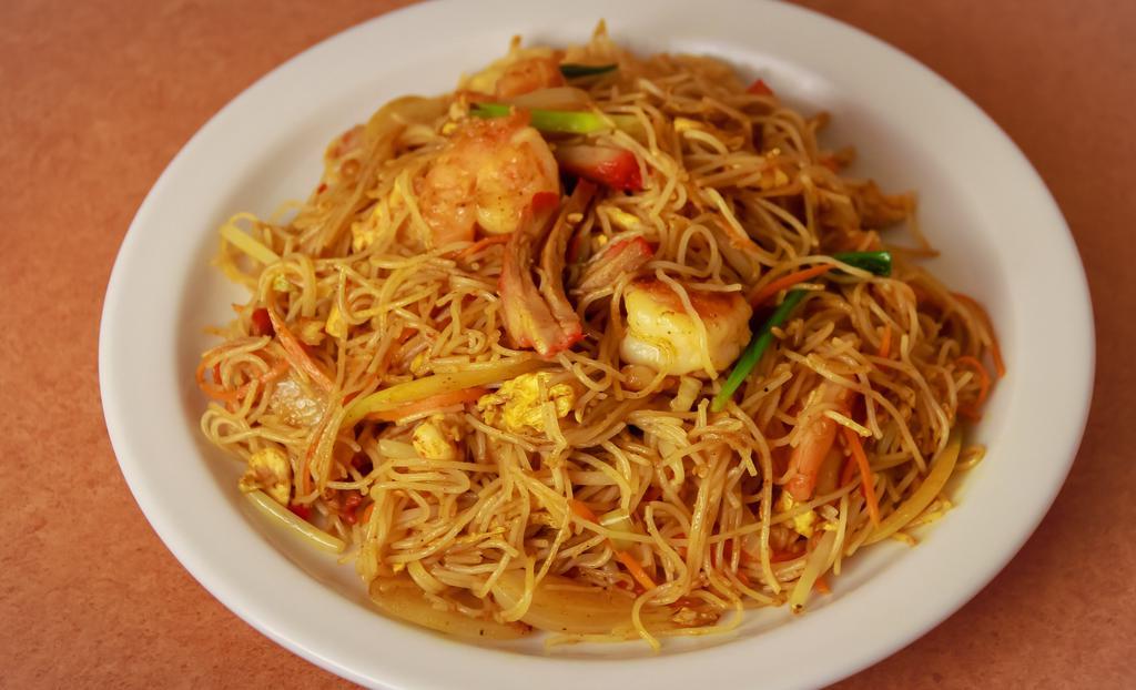 Singapore Chow Mei Fun · Hot and spicy. Thin rice noodle. Shrimp, roast pork & chicken curry sauce.