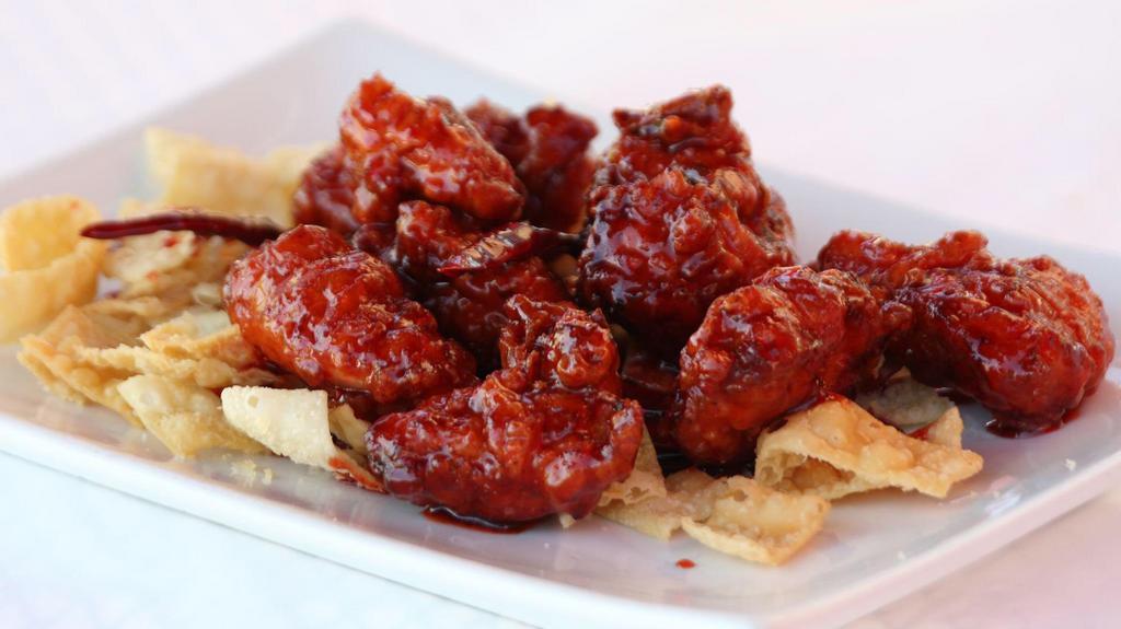 General Tso'S Chicken · An irresistible, caramelized, sweet & sour dark meat, slightly battered on a bed of won ton strips