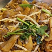 Chow Kueh Teow / 炒贵刁 · Stir fried flat rice noodle with shrimp, calamari, bean sprouts and egg.