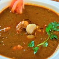 Aahaar Garlic Chicken Curry · Marinated chicken cubes in a spicy black pepper and garlic gravy.