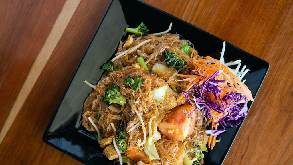 Pad Woon Sen · Glass noodle, egg, cabbage, broccoli, carrot, tomato, baby corn, onion, and bean sprout